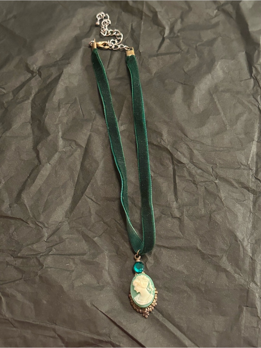 Vintage-Inspired Green Velvet Cameo Pendant Necklace